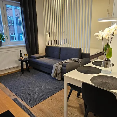 Urban No 3a, Free Private Parking, Self Check-in Apartment *